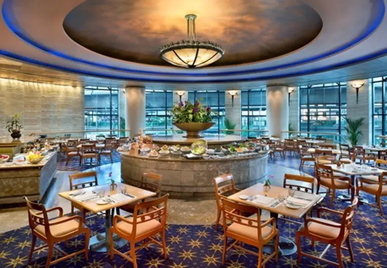 ห้องอาหารออร์คิด คาเฟ่ ณ โรงแรมเชอราตัน แ...