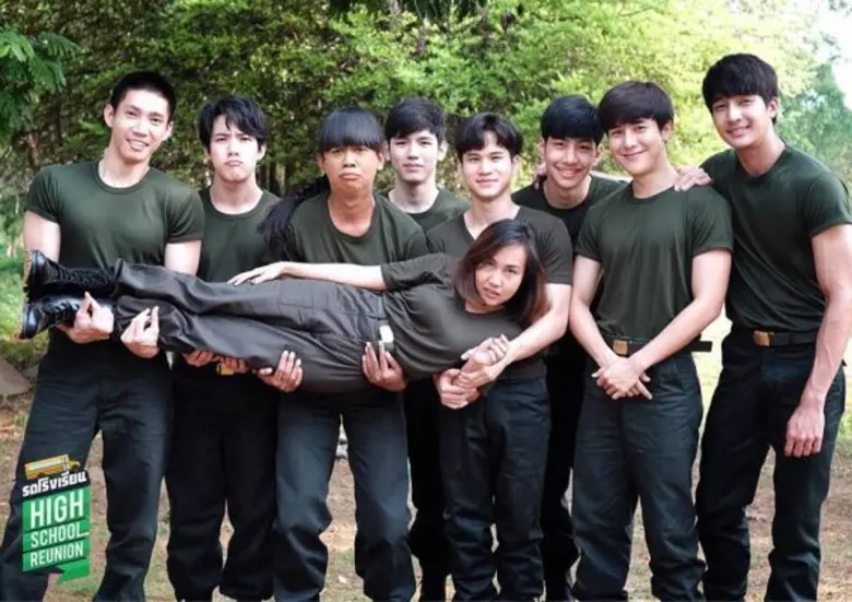 "รถโรงเรียน High School Reunion" อาทิตย์น...