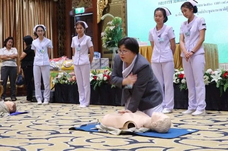รพ.ลานนา อบรมเชิงปฏิบัติการ “สารพันปัญหาภาวะ เสี่ยงโรคหัวใจในวัยทำงาน และการช่วยฟื้นคืนชีพเบื้องต้น (CPR) ร่วมกับการใช้เครื่อง AED”