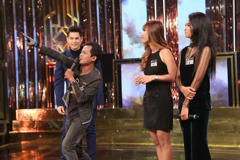 ทีวีไกด์: รายการ "จันทร์พันดาว ร้องสู้ฝัน ซีซั่น1" “เกรซ-เป็กกี้-ปาน-ปั๋ง-ดีเจเจ๊แหม่ม” เทปแรกสุดซี๊ด ประเดิม 8 ผู้แข่งขันสุดแซ่บ