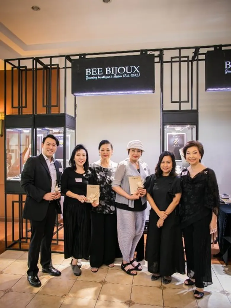 Bee Bijoux จัดเอ็กซ์คลูซีฟเวิร์คช็อป"การประดิษฐ์ดอกดารารัตน์"