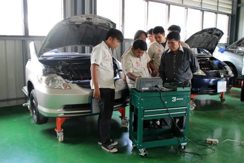 ครุฯ มทร.ธัญบุรี เปิดศูนย์บริการรถยนต์ ฝึกนศ.-บริการประชาชน