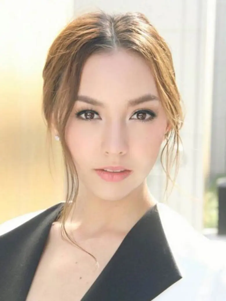 ศรีริต้านำทีมนางแบบดังร่วมเดินแฟชั่นโชว์ ...