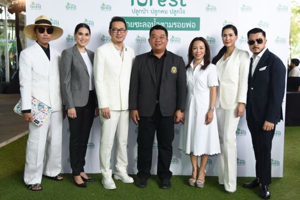 ผศ. รัชด ชมภูนิช (กลาง) รักษาการแทนรองอธิ...