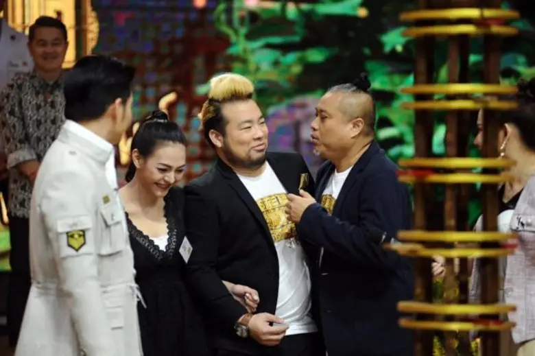 ทีวีไกด์: รายการ “STEP RIGHT UP ใครเก่ง...ใครได้ ล่าขุมทรัพย์” “เบญ - ป๋อง - แจ๊ค - ดีเจเฟี๊ยต” โชว์สกีลเล่นเกมกระจุย หวังโกยรางวัลกระจาย!