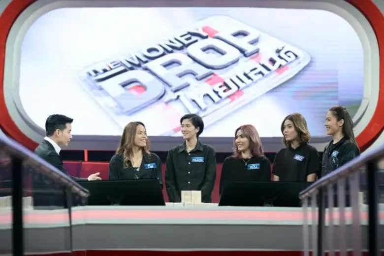 ทีวีไกด์: รายการ “The Money Drop Thailand...เล่นเป็นหมู่” “กิ๊ฟ - วิลาวัณย์” นำทีม “หมู่นักวอลเลย์บอล” ประเดิมสนามความรู้ พร้อมตบทุกคำถามท้ากึ๋น!