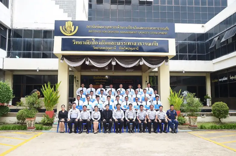 ปภ. โดย ศูนย์ ปภ.เขต 1 ปทุมธานี ร่วมในพิธีมอบวุฒิบัตร และปิดการฝึกอบรม หลักสูตรพนักงานดับเพลิงขั้นก้าวหน้า รุ่นที่ 31