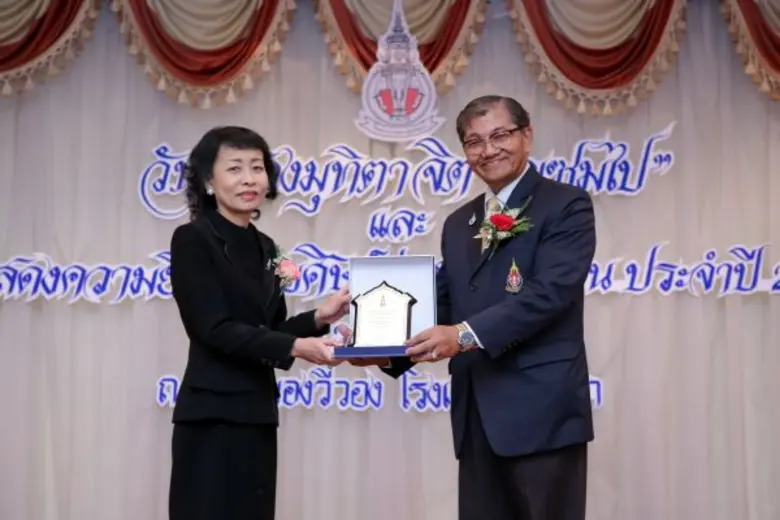 นางปนัดดา เจณณวาสิน กรรมการรองผู้จัดการ บ...