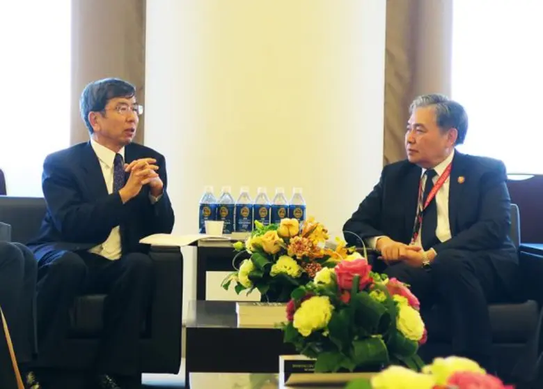 นายอภิศักดิ์ ตันติวรวงศ์ รัฐมนตรีว่าการกร...