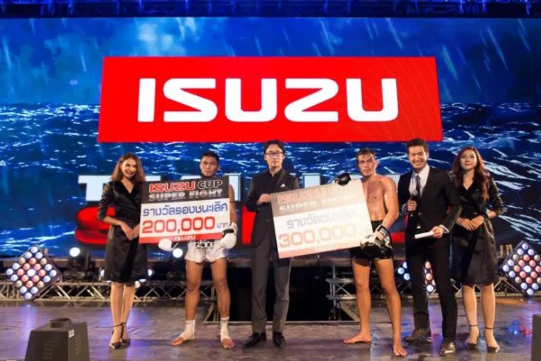 อีซูซุแสดงความยินดีกับ “แสนสะท้าน พี.เค.แสนชัยมวยไทยยิม” คว้าชัยใน “ISUZU CUP SUPER FIGHT 2017” ก้าวสู่เวที “THAI FIGHT 2017” อย่างภาคภูมิ