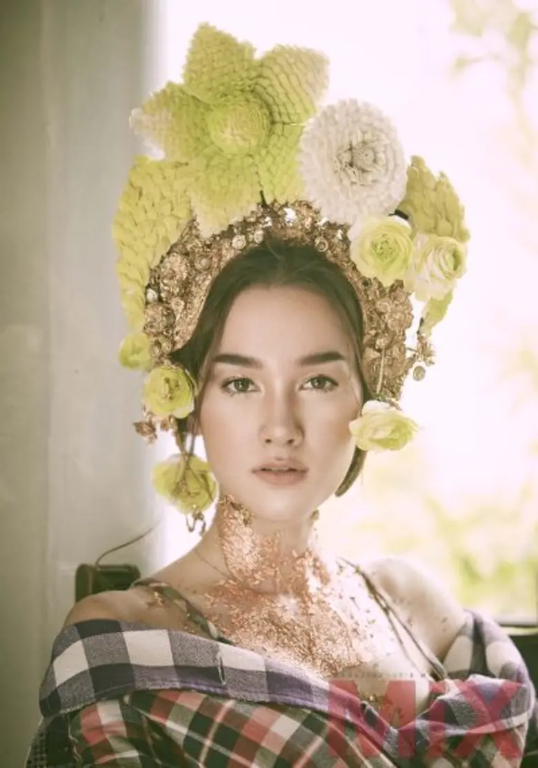 เป็นอีกหนึ่งนักแสดงสาวดาวรุ่งที่นิตยสาร M...
