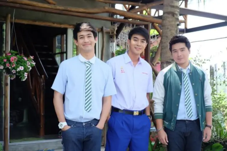 "รถโรงเรียน High School Reunion" อาทิตย์น...