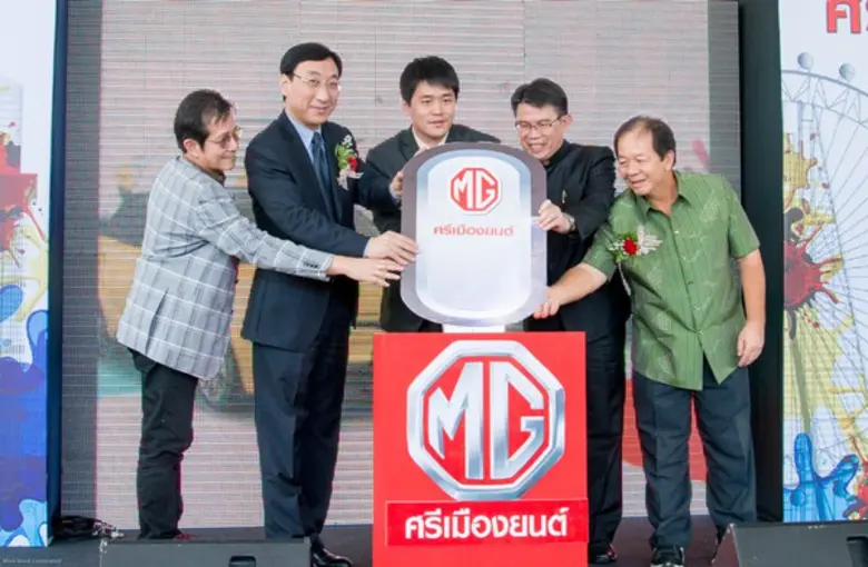 นายชนะ เตชะประเสริฐวิทยา (ที่3จากขวา) กรร...