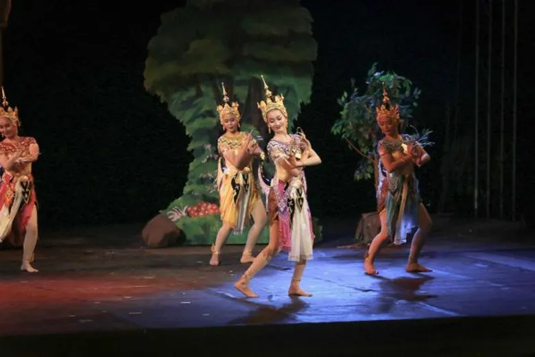 13 ศิลปนิพนธ์นักศึกษาศิลปกรรม อนุรักษ์-สร้างสรรค์นาฏศิลป์และดนตรี