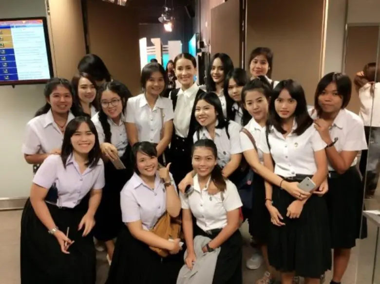 แอน ทองประสม นักแสดงและผู้จัดไฟแรงของไทยท...