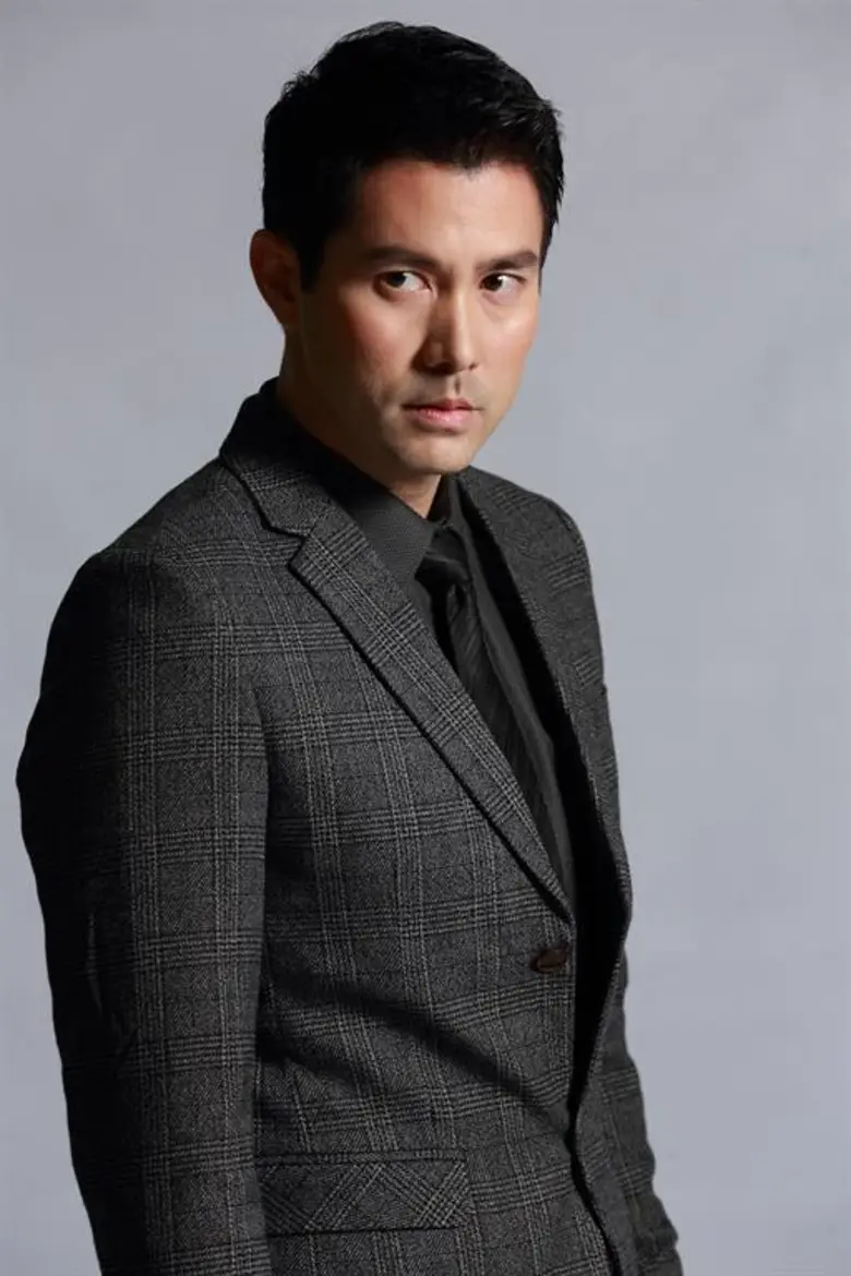 เมื่อหนุ่มหล่อมาดนิ่ง อย่าง สมาร์ท – กฤษฎ...