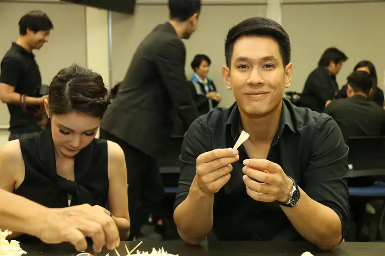 อ๋อม-อรรคพันธ์ นะมาตร์ พระเอกหนุ่มจากช่อง...
