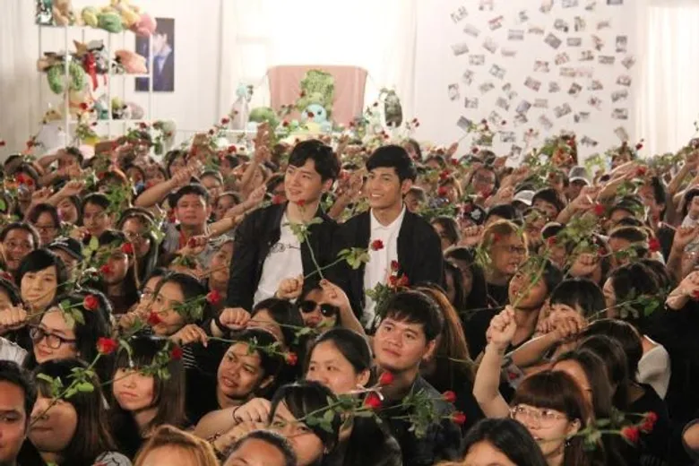 “คริส-สิงโต” สุดประทับใจ!!! แฟนๆ นับพันร่วมแจม โปรเจคพิเศษ “Krist-Singto Million Thanks”