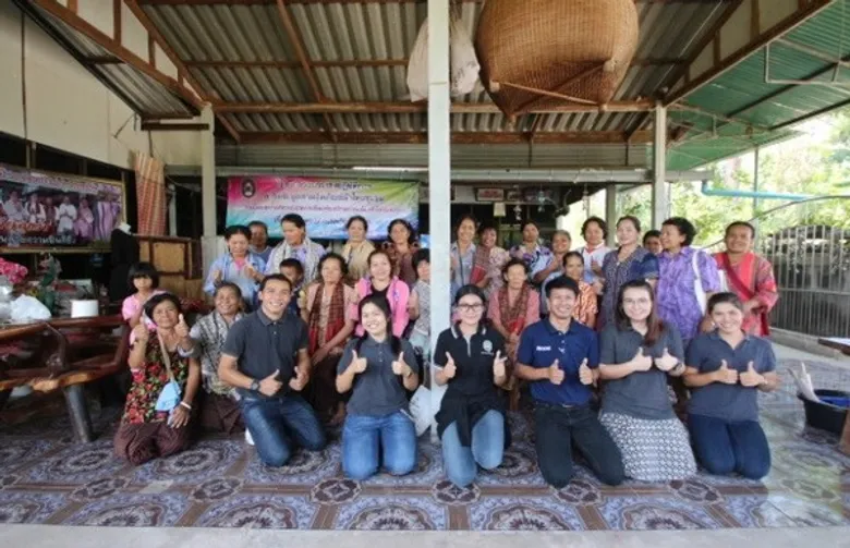 ศูนย์วิทยาศาสตร์ ราชภัฏโคราช บริการวิชาการเพิ่มมูลค่าผลิตภัณฑ์ผ้าไหมชุมชน