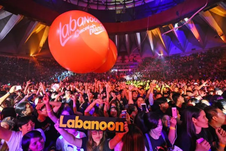 ยิ่งกว่าคุ้ม “LABANOON CONCERT เปิดกล่อง” มันส์หยดติ๋ง เมธี ต่อมน้ำตาแตกขอบคุณคนสำคัญตลอด 20 ปี