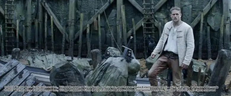 Movie Guide: ห้ามพลาดสองคลิปสุดเซอร์ไพรส์ King Arthur: Legend of the Sword ฉายแล้ววันนี้ในโรงภาพยนตร์