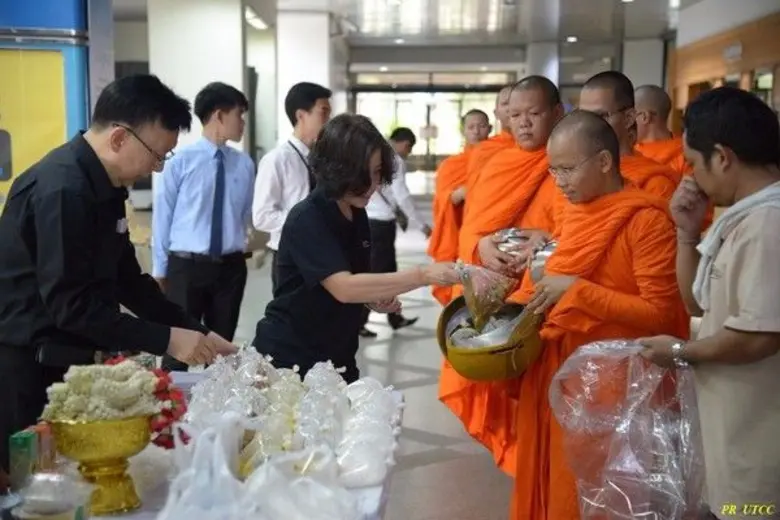 รศ.ดร.เสาวณีย์ ไทยรุ่งโรจน์ อธิการบดีมหาว...