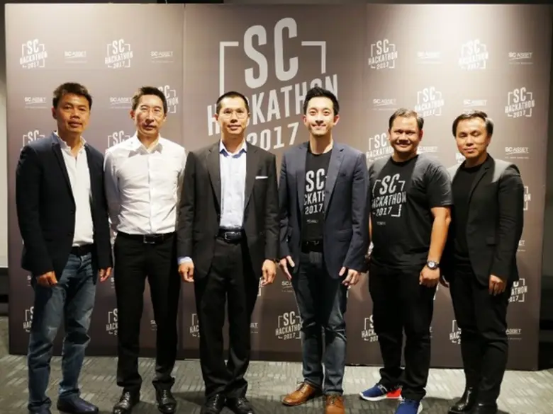 นายณัฐพงศ์ คุณากรวงศ์ ประธานเจ้าหน้าที่บร...