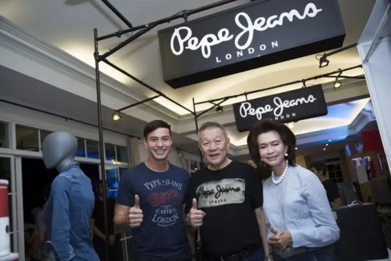 “ปีเตอร์” นำทีมเปิด Flagship Store แห่งแรกของ “เปเป้ ยีนส์ ลอนดอน” ณ เทอร์มินอล 21 โคราช