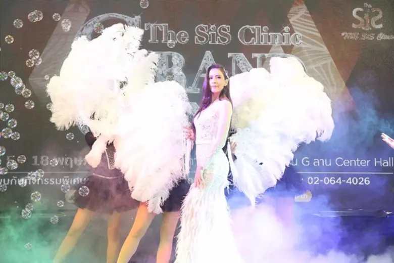 “ศรีริต้า เจนเซ่นส์” พร้อมเหล่าคนดัง ร่วมยินดี The Sis Clinic กับสองผู้บริหารหนุ่ม... เปิดสาขาใหม่ใจกลางกรุง MBK Center