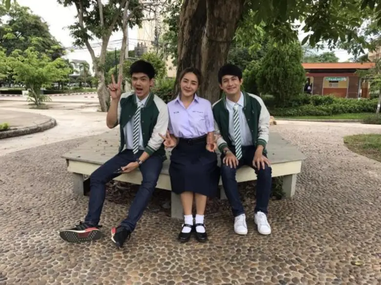 "รถโรงเรียน High School Reunion" อาทิตย์น...