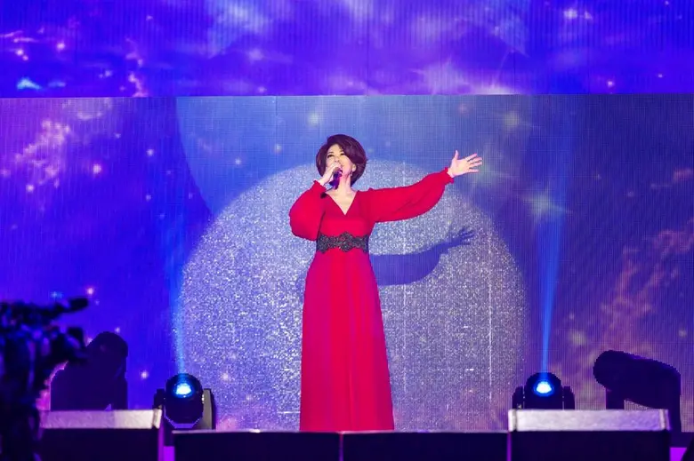ไช่ฉิน ( Tsai Chin ) ดีว่าเสียงสวรรค์ตำนา...