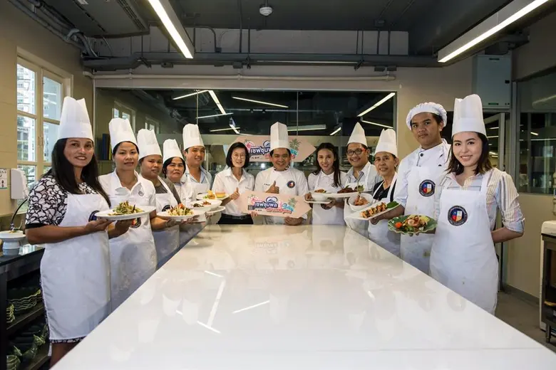 โครงการ “เชฟชุมพล สร้างเชฟชุมชน by PTTGC” นำ 10 เชฟระยอง เข้าร่วมอบรมและพัฒนาเชฟมืออาชีพกับเชฟชุมพล เพื่อสร้างจุดหมายด้านอาหารที่นักท่องเที่ยวต้องลอง
