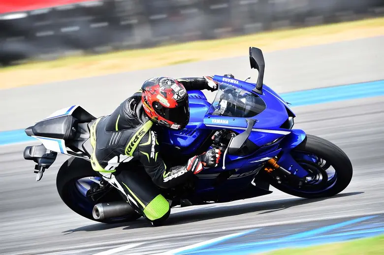 ยามาฮ่าเชิญสื่อมวลชนชั้นนำของเมืองไทยนับ 100 ร่วมทดสอบ YZF-R6 พร้อมบิ๊กไบค์รุ่นใหม่บนแทร็คสนามช้าง