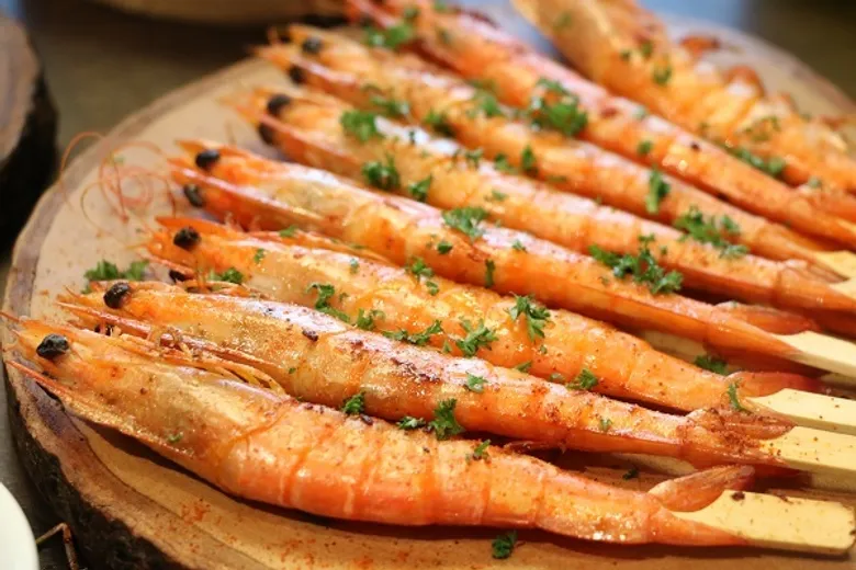 กุ้ง แอนด์ เดอะ แก็งค์ ฟินสุดขีดกับมหกรรมกุ้งและขบวนซีฟู้ดที่โรงแรมโนโวเทล กรุงเทพ เพลินจิต
