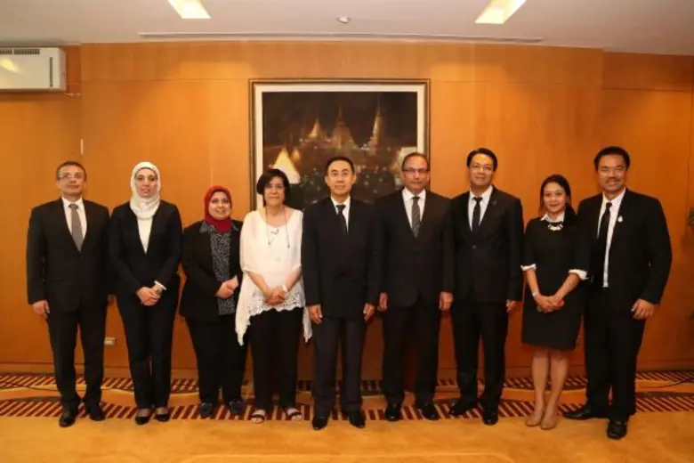 นายพิศิษฐ์ เสรีวิวัฒนา (กลาง) กรรมการผู้จ...