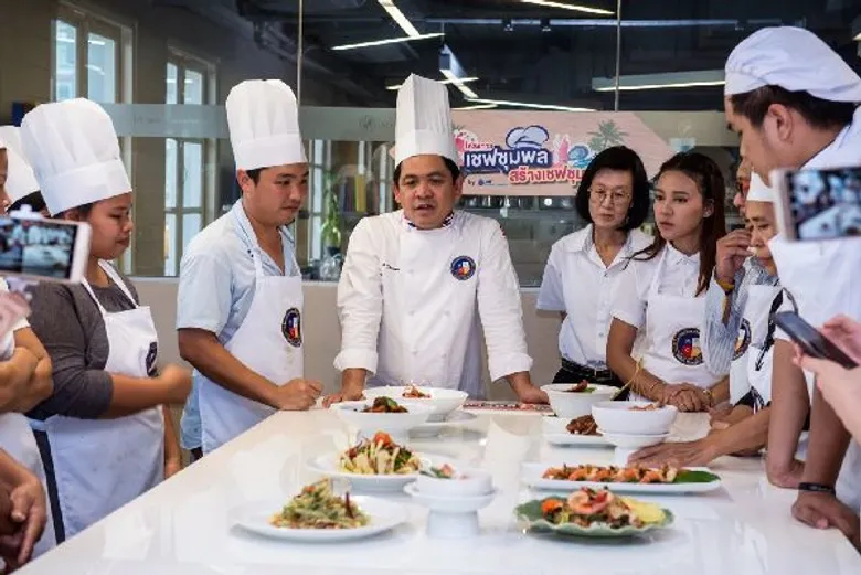 โครงการ “เชฟชุมพล สร้างเชฟชุมชน by PTTGC” นำ 10 เชฟระยอง เข้าร่วมอบรมและพัฒนาเชฟมืออาชีพกับเชฟชุมพล เพื่อสร้างจุดหมายด้านอาหารที่นักท่องเที่ยวต้องลอง