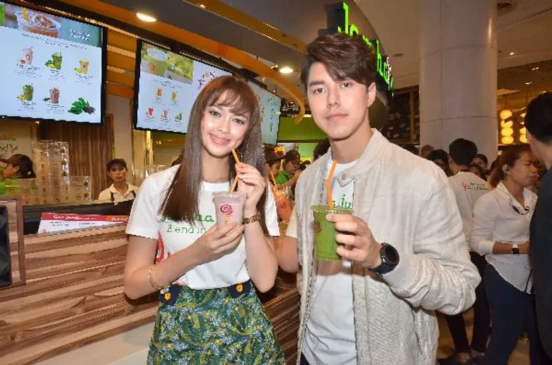 อร่อยอื้อหือ!...เซเลบฯสะดวกดื่มแบบนี้