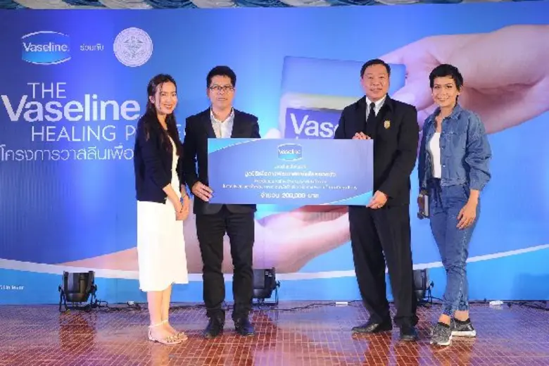 กาละแมร์ นำทีม ร่วมแบ่งปันสัมผัสและความห่วงใย ดูแลผิวคนไทยทุกคนให้มีสุขภาพดี กับโครงการ “วาสลีนเพื่อการเยียวยา”