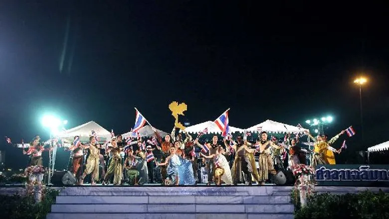การจัดแสดงดนตรีชุด "แผ่นดินของเรา"