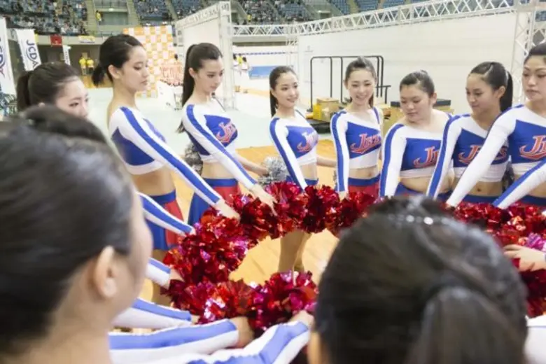 Movie Guide: ฮิโรเสะ ซึสึ นำทีม 24 สาวสวย เปิด จักรวาลความโมเอะ ของสาว ๆ ชมรมเชียร์ ใน Let’s Go Jets  เชียร์เกิร์ล เชียร์เธอ !