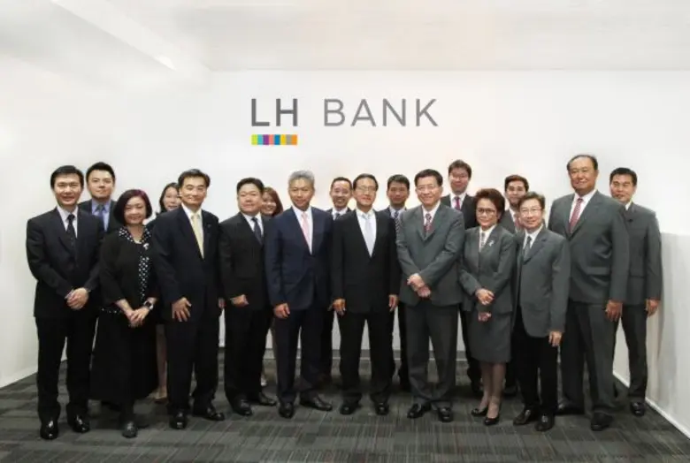 นายรัตน์ พานิชพันธ์ ประธานกรรมการบริหาร (...