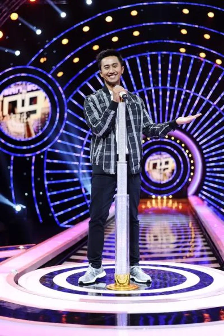 ทีวีไกด์: รายการ "ร้องแลก แจกเงิน Singer Takes It All" “หนุ่ม-อนุวัต” เครียดหนัก!!! ประสบการณ์ในวงการณ์นักข่าวไม่ช่วย ตัดสินไม่ขาด ผู้เข้าแข่งขันทำอึ้ง ในรายการ ร้องแลก แจกเงินฯ