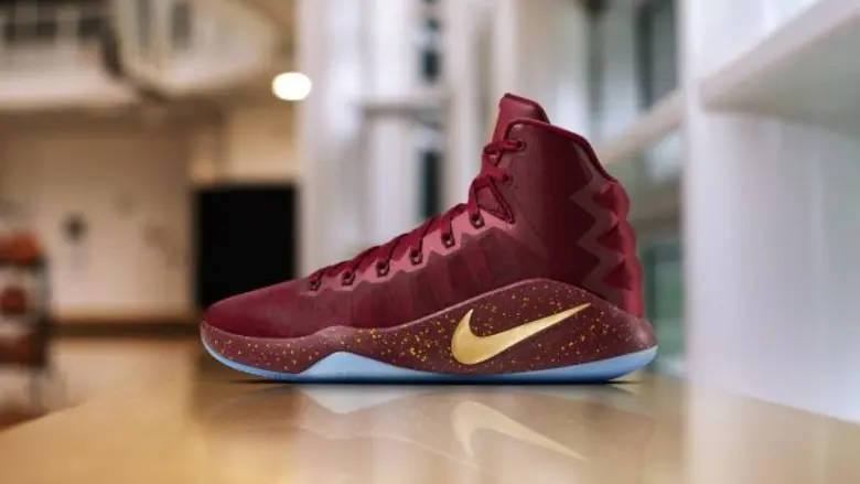 เดรย์มอนด์ กรีน (Draymond Green) ได้สวมใส...