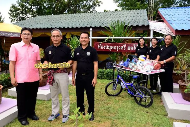จากภาพ – นายไพโรจน์ ชื่นครุฑ (ที่ 2 จากซ้...