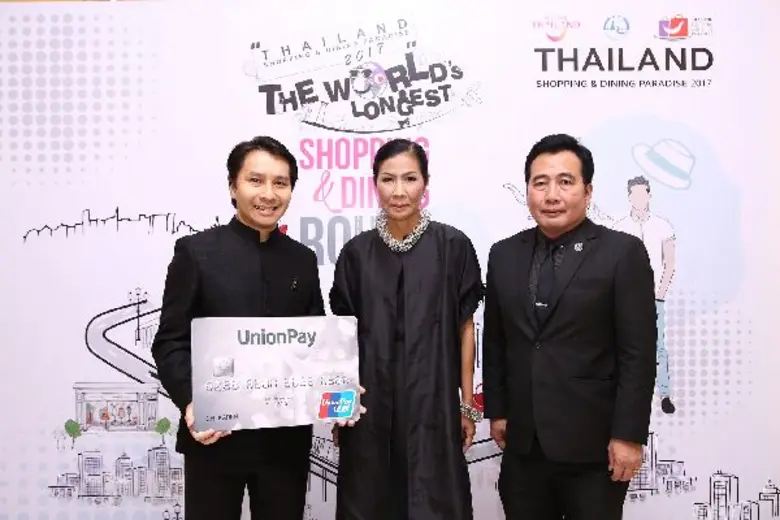 จากซ้ายไปขวา: มร. เจิ้ง ผิงฝู ผู้อำนวยการ...