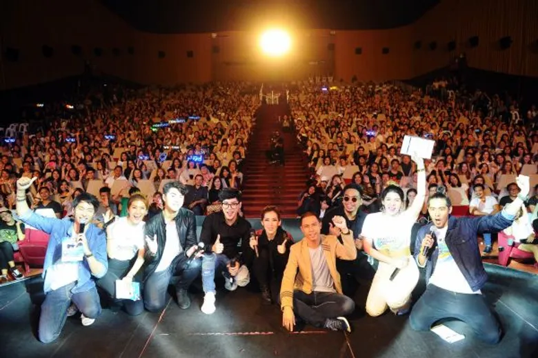 กรี๊ดเต็มพิกัด!!! กับปรากฏการณ์ดนตรีสุดฟินครั้งแรกบนเวทีของ Room39 - นาย ณภัทร - หนึ่ง จักรวาล ใน... Wacoal และ 88.5 EDS present Beautiful Moment Concert ตอน...'Let's Cool Together’