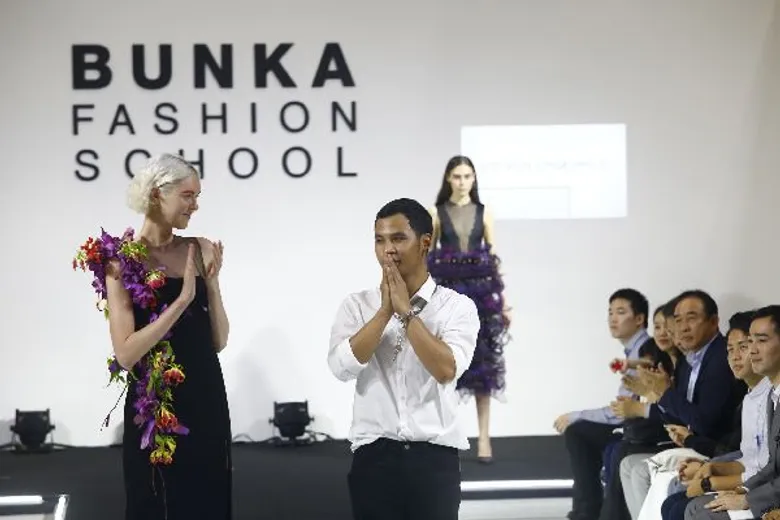 โรงเรียนบุนกะแฟชั่น จัดโชว์สุดยอดผลงานนักเรียนสุดยิ่งใหญ่คนแห่ชมล้นงาน