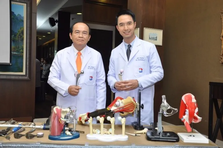 รพ.กรุงเทพ ชูเทคนิคผ่าตัดเปลี่ยนข้อสะโพกเทียม แบบไม่ตัดกล้ามเนื้อด้วยเทคนิคซ่อนแผลผ่าตัด เจ็บน้อย ฟื้นไว เคลื่อนไหวสะดวก