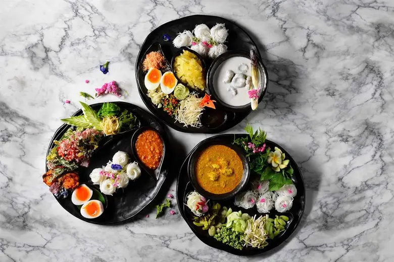 ลิ้มรสความอร่อยของเมนูขนมจีน 3 สูตรพิเศษจาก “จิม ทอมป์สัน” “ขนมจีนน้ำยาปูปักษ์ใต้” “ขนมจีนน้ำพริก” และ “ขนมจีนซาวน้ำ”