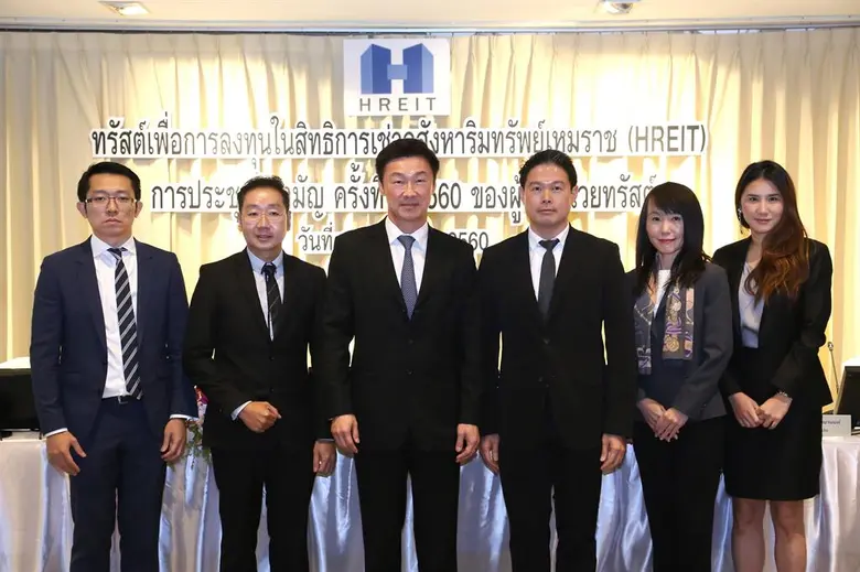 นายแพทย์สมยศ อนันตประยูร (กลาง) ประธานกรร...